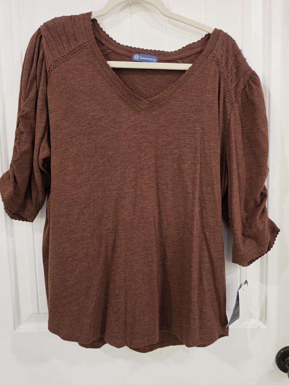 Democracy Women's Rust Brown V-Neck Puff Sleeve Top